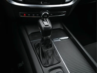 Volvo V60 Volvo V60 2.0 T4 Aut. *FULL-LED | DIGI-COCKPIT | NAVI-FULLMAP | ECC | CRUISE | COMFORT-SEATS | LANE-ASSIST | CARPLAY | 18
