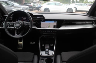 Audi A3 Audi A3 Sportback 30 TFSI S edition 32.429 km! / Virtual Cockpit / Apple CarPlay / Full LED / 17'' / Navigatie / Half leder / Parkeerhulp achter / ACC - afbeelding nr 2
