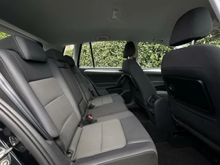 Volkswagen Golf Sportsvan Volkswagen Golf Sportsvan 1.0 TSI Connected Series, NL AUTO, NAP, ECC-AIRCO, NAVI, DODEHOEK, CRUISE, CAMERA, PARKEERSENSOREN, TREKHAAK, LICHTMETAAL 16