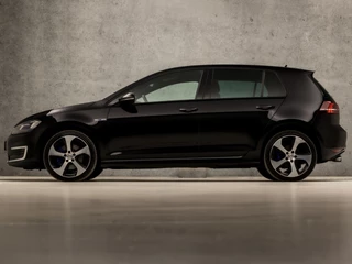 Volkswagen Golf Volkswagen Golf 1.4 TSI GTE Sport 204Pk Automaat (APPLE CARPLAY, NAVIGATIE, CLIMATE, LEDEREN SPORTSTOELEN, PARKEERSENSOREN, GETINT GLAS, CRUISE, NIEUWE APK, NIEUWSTAAT) - afbeelding nr 2