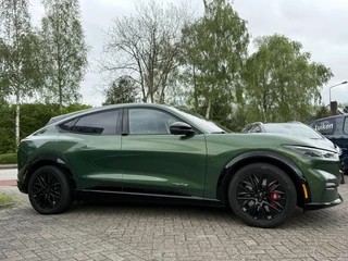Ford Mustang Mach-E Ford Mustang Mach-E Extended Premium RWD 98 kWh B&O Audio | Panorama dak | Afneembare Trekhaak | Zwarte Velgen - afbeelding nr 2