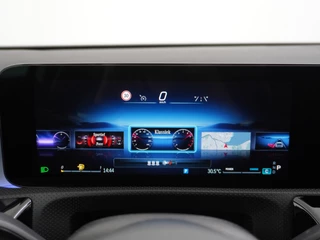 Mercedes-Benz A-Klasse Mercedes-Benz A-Klasse A180 AMG // Multibeam LED // Sfeerverlichting // Adaptief Onderstel // 19