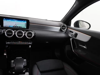 Mercedes-Benz A-Klasse Mercedes-Benz A-Klasse 250e AMG // Panoramadak // Memory // Trekhaak // Keyless // Carplay // Sfeerverlichting // MultiBeam LED // Night Pakket // Augmented Reality - afbeelding nr 17