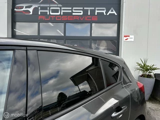 Ford Focus Ford Focus 1.0 EcoBoost ST Line Navi 18inch Led Winterpack NAP Dik! - afbeelding nr 12