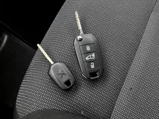 Peugeot Partner Peugeot Partner 1.5 BlueHDI Premium Navigatie App connect Cruise Control Parkeersensoren - afbeelding nr 12