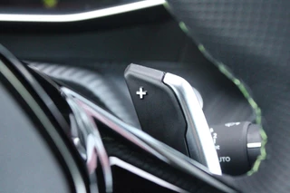 Peugeot 2008 Peugeot 2008 1.2 130PK AUTOMAAT GT PACK | NAVIGATIE | FULL LED KOPLAMPEN | DRAADLOZE APPLE CARPLAY/ANDROID AUTO | ADAPTIVE CRUISE CONTROL | CAMERA VOOR + ACHTER | CLIMATE CONTROL | LICHTMETALEN VELGEN 17