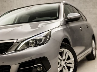Peugeot 308 Peugeot 308 SW 1.2 PureTech Sport (PANORAMADAK, APPLE CARPLAY, GROOT NAVI, PARKEERSENSOREN, SPORTSTOELEN, GETINT GLAS, CRUISE, LANE ASSIST, NIEUWE APK, NIEUWSTAAT) - afbeelding nr 33