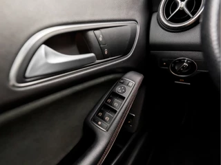 Mercedes-Benz CLA Mercedes-Benz CLA 180 AMG Sport Automaat (SCHUIFDAK, APPLE CARPLAY, GROOT NAVI, LEDER/ALCANTARA, STOELVERWARMING, SPORTSTOELEN, CRUISE, KEYLESS START, NIEUWSTAAT) - afbeelding nr 21