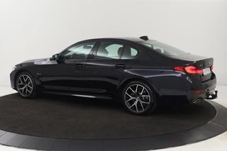 BMW 5 Serie BMW 5-serie 545e xDrive M Sport | Trekhaak | Adaptive cruise |  Stoel & stuurverwarming | Alcantara | Camera | Carplay | Sfeerverlichting | 19'' | Full LED | Park Assist - afbeelding nr 2