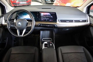 BMW 2 Serie BMW 2-serie Active Tourer 225e xDrive Luxury Line // Copper Grey Metallic - Elek. Panoramadak - Harman Kardon - Houtafwerking - Sensatec - Camera - Stoelverwarming - afbeelding nr 15