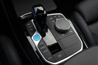 BMW iX3 BMW iX3 High Executive 80 kWh / SoH 99% / Trekhaak / Panoramadak / 360Camera / Head-up / 20'' / Leder / Harman Kardon / Sfeerverlichting / Dodehoek / DAB / Stoelverwarming / ACC - afbeelding nr 27