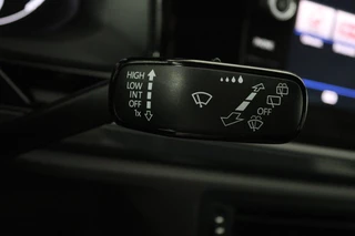 Volkswagen Polo Volkswagen Polo 1.0 TSI Comfortline (PARKEERSENSOREN, CRUISE ADAPTIEF, NAVIGATIE, NL-AUTO, GOED ONDERHOUDEN) - afbeelding nr 19