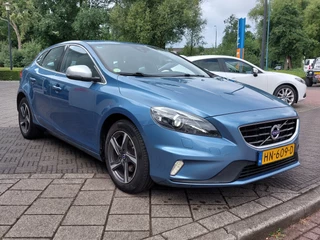 Volvo V40 Volvo V40 2.0 D2 R-Design Business | Origineel NL | Navi | Bi-Xenon | Clima | Cruise | Leder+Alcantara | Stoelverwarming | Pdc | Licht+Regensensor | 16''lm | Voorruitverwarming - afbeelding nr 3