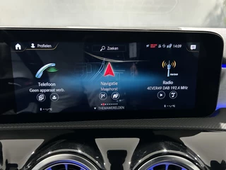 Mercedes-Benz A-Klasse Mercedes-Benz A-Klasse 250e AMG// Panoramadak // Memory // MultiBeam LED // Keyless // Magno Grijs // Augmented - afbeelding nr 18