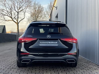 Mercedes-Benz C-Klasse Mercedes-Benz C-Klasse Estate 300e AMG Line | Panorama Dak | Trekhaak | Head Up Display - afbeelding nr 9