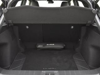 Lexus LBX Lexus LBX DEMO 1.5 Hybrid Elegant | Tech Pack | Parkeersensoren V+A | Leder - afbeelding nr 16
