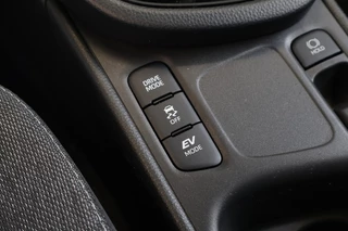 Toyota Yaris Cross Toyota Yaris Cross 1.5 Hybrid Teamplayer 130PK - Winter+safety pakket - Apple CarPlay - Dodehoek - afbeelding nr 19