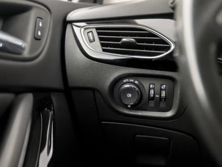 Opel Astra Opel Astra Sports Tourer 1.2 Design & Tech (APPLE CARPLAY, GROOT NAVI, CAMERA, ADAPTIVE CRUISE, LEDER, GETINT GLAS, SPORTSTOELEN, LED KOPLAMPEN, CRUISE, PARKEERSENSOREN, NIEUWE APK, NIEUWSTAAT) - afbeelding nr 24