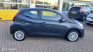 Toyota Aygo Toyota Aygo 1.0 VVT-i x-play - afbeelding nr 2