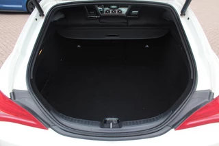 Mercedes-Benz CLA Mercedes-Benz CLA Shooting Brake 250 OrangeArt Edition / Camera / Panoramadak / Memory seats / 18'' / Leder / Groot Navi. / Dodehoek / Nightpakket / Stoelverwarming / Cruise Control - afbeelding nr 16