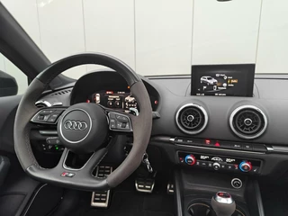 Audi RS3 Audi RS3 2.5 TFSI RS3 quattro - afbeelding nr 4