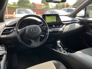 Toyota C-HR Toyota C-HR 1.8 Hybrid Team D AUT. | 1e eigenaar | navigatie | stoel/stuurverw. | camera | carplay | parkeersensoren - afbeelding nr 14