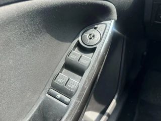 Ford Focus Ford Focus Wagon 1.5 Titanium Navi LED Cruise Climate Stuur/Stoelverwarming Sensoren - afbeelding nr 16