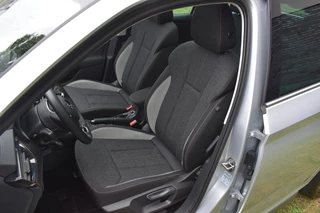 Škoda Kamiq Škoda Kamiq 1.5 TSI ACT Business Edition Pano Navi Led el-achterklep Trekhaak dynamische verlichting side/lane assist - afbeelding nr 50