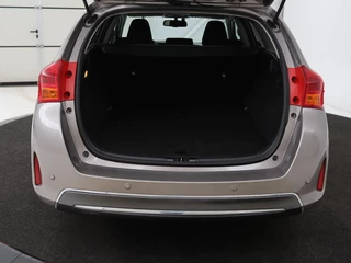 Toyota Auris Toyota Auris 1.8 Hybrid Lease | Panoramadak | Camera |  Stoelverwarming | Navigatie | Climate control | Cruise control - afbeelding nr 10