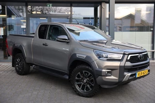 Toyota Hilux 2.8 D-4D X-TRA CAB INVINCIBLE A/T 4WD VAN