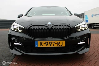 BMW 1 Serie BMW 1-serie 118i M Sport High Executive, Sportstoelen, Carplay, Pdc voor + achter, Stoelverwarming, Cruise, Clima. - afbeelding nr 14