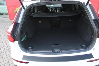 Volvo V60 Volvo V60 2.0 T6 340PK RECHARGE AWD R-DESIGN **NIEUWSTAAT!** | ELEKTRISCH BEDIENBARE VOORSTOELEN MET GEHEUGEN OP BESTUURDERSSTOEL | 18