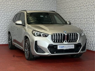 BMW X1 XDRIVE 25E M-SPORT LED PANO.SCHUIFDAK HEADUP ELEK.KLEP NAVI 360.CAM STOELVERW M-SHADOW LINE ELEK.STOEL ZWARTE.HEMEL