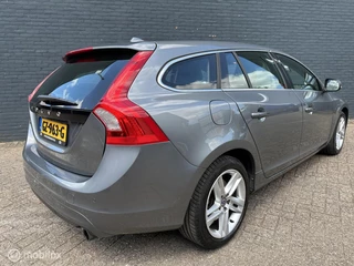 Volvo V60 Volvo V60 2.0 T3 Momentum - Volvo dealer onderh. - afbeelding nr 3