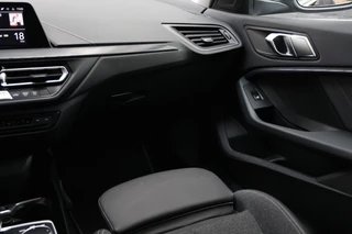 BMW 1 Serie BMW 1 Serie 118i Executive Business Aut. NAP/Sportstoelen/Live Cockpit Prof - afbeelding nr 27