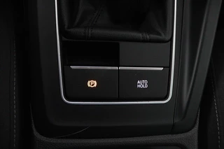 Volkswagen Golf Volkswagen Golf 1.0 TSI Life (PARKEERSENSOREN, CAMERA, SFEER, CRUISE CONTROL ADAPTIEF, PARKEERSENSOREN, NAVIGATIE, NL-AUTO) - afbeelding nr 23