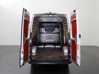 Volkswagen Crafter Volkswagen Crafter 2.0TDI L3H3 Highline | NAvigatie | Camera | Airco | Cruise | 3-Persoons - afbeelding nr 4