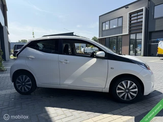 Toyota Aygo Toyota Aygo 1.0 VVT-i x-play CAMERA GR.SCHERM NAP CARPLAY - afbeelding nr 3