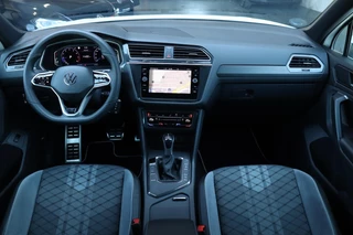Volkswagen Tiguan Volkswagen Tiguan 1.5 TSI / 2x R-Line / Virtual Cockpit / Camera / Matrix LED / Trekhaak / 20