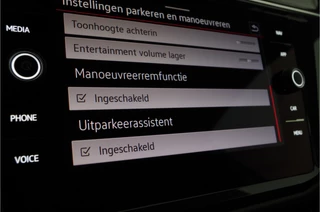Volkswagen Tiguan Volkswagen Tiguan 1.5 TSI R-Line > IQ.Light/trekhaak/20 inch Suzuka/Black Style Design-pakket... - afbeelding nr 33