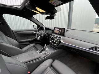 BMW 5 Serie BMW 5 Serie Touring 530e xDrive High Executive | M-Sportpakket | Panorama Dak - afbeelding nr 13
