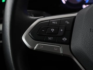 Volkswagen Golf Volkswagen Golf 1.0 TSI Life | Carplay | Sfeerverlichting |  Navigatie | Adaptive cruise | Full LED | Parkeerhulp | DAB | Climate control | Bluetooth - afbeelding nr 13