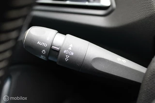 Peugeot 308 Peugeot 308 1.2 PureTech Blue Lease Executive, Trekhaak, Pano, voor/achter Pdc + Camera, App connect, Cruise, Navi, Clima, Donker glas. - afbeelding nr 32