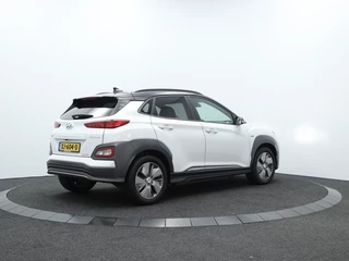 Hyundai Kona Hyundai Kona EV Premium 64 kWh | Navigatie | Camera | Stoelventilatie - afbeelding nr 2