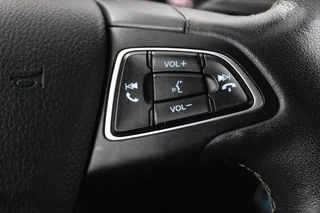 Ford Kuga Ford Kuga 1.5 EcoBoost ST Line (PARKEERSENSOREN, CRUISE, TREKHAAK, GOED ONDERHOUDEN) - afbeelding nr 10