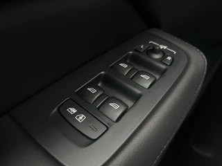 Volvo V60 Volvo V60 2.0 T6 Plug-in hybrid AWD Plus Dark 350pk - afbeelding nr 19