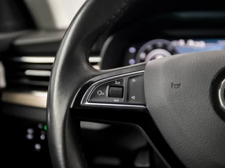 Škoda Scala Automaat (DIGITAL COCKPIT, APPLE CARPLAY, GROOT NAVI, CLIMATE, STOELVERWARMING, SPORTSTOELEN, PARKEERSENSOREN, CRUISE, LED KOPLAMPEN, NIEUWE APK, NIEUWSTAAT) - afbeelding nr 19