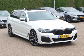 BMW 5 Serie BMW 5 Serie Touring 530e Business Ed. M Sport / Trekhaak / Panoramadak / Head-up / 19'' / Laser LED / Sfeerverlichting / Leder / Safety-pack / Stuurverwarming / Cruise Control - afbeelding nr 38