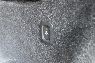 Volvo XC40 Volvo XC40 1.5 T3 R-Design, Pano, Trekhaak, Winterset, Pdc + camera, 360 vieuw, Stoel/stuur verwarming, Keyless, Carplay, Donkerglas, Harman kardon, Clima, Navi, Elektrische achterklep. - afbeelding nr 36