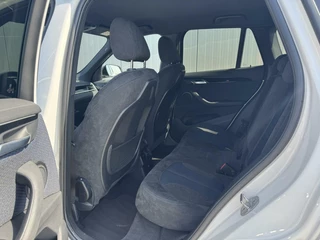 BMW X1 BMW X1 xDrive20i Executive M-Sport|Trekhaak|NL-Auto - afbeelding nr 19